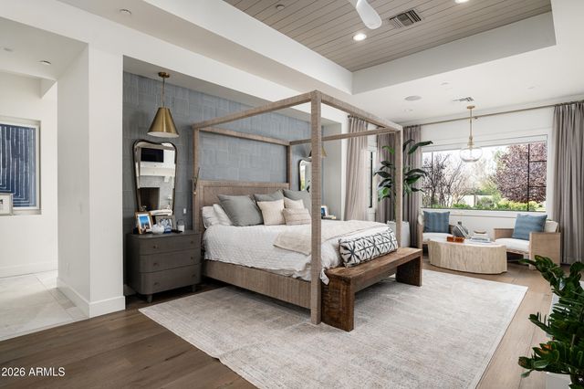 10620 E CHOLLA Street, Scottsdale, AZ 85259