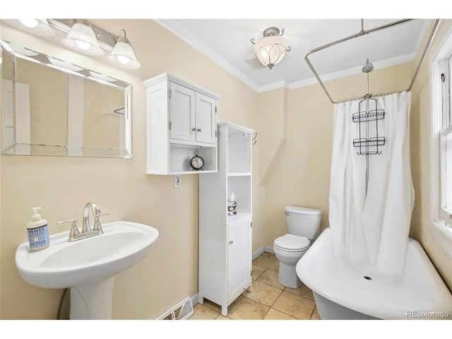 7806 Grandview Ave, Arvada, CO 80002