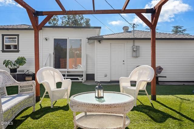 385 Sunset Avenue, Oak View, CA 93022