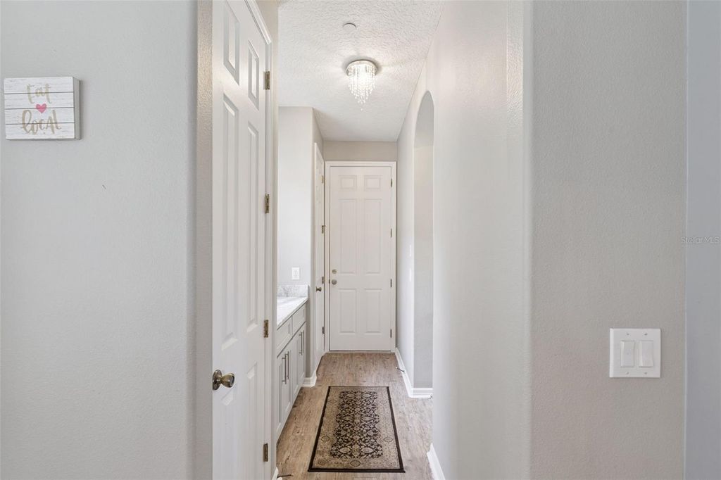 Image 14 of property listing at 9708 OLD PATINA WAY, Orlando, FL 32832