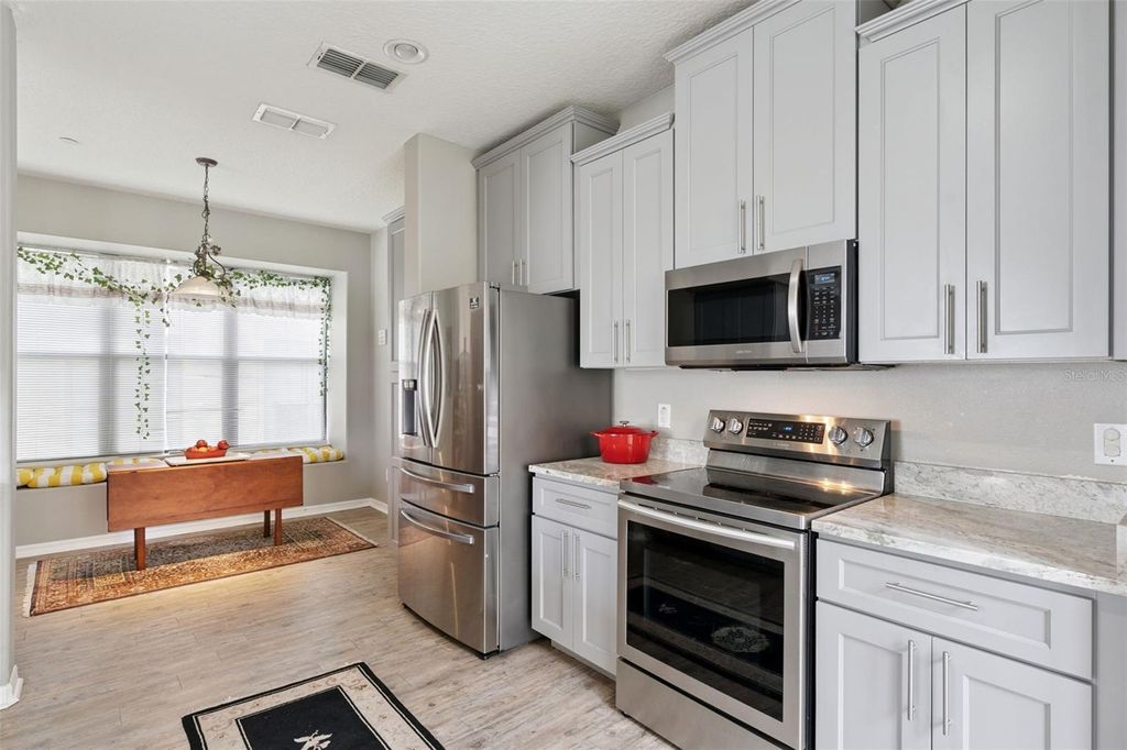 Image 18 of property listing at 9708 OLD PATINA WAY, Orlando, FL 32832