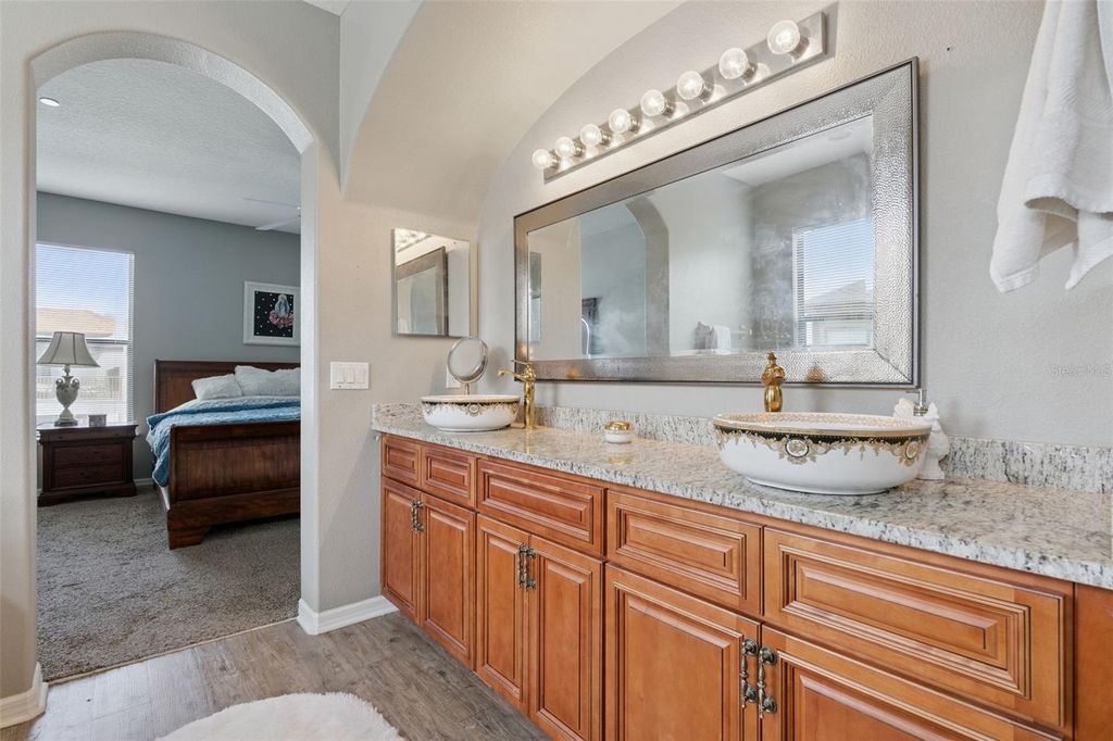 Image 33 of property listing at 9708 OLD PATINA WAY, Orlando, FL 32832