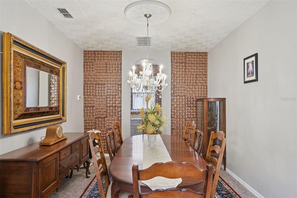 Image 9 of property listing at 9708 OLD PATINA WAY, Orlando, FL 32832