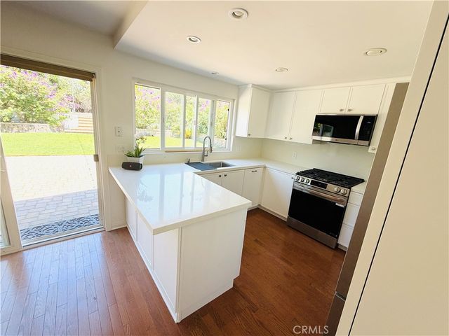 1023 8th Street, Manhattan Beach, CA 90266