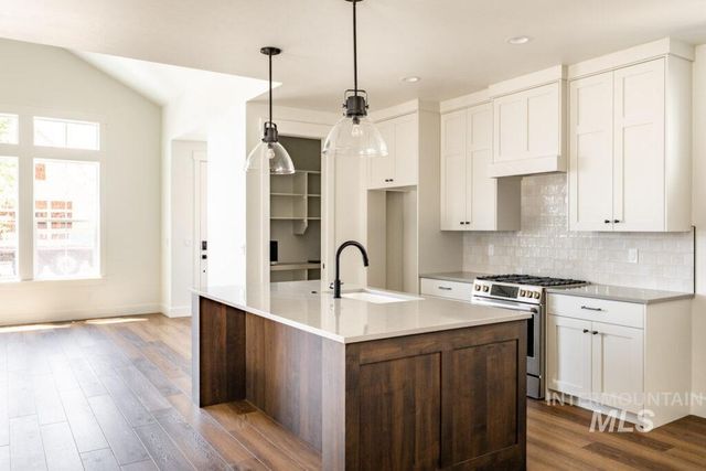 1005 E Escalation St, Meridian, ID 83642