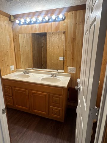 429 E Hanna Street, Denison, TX 75021