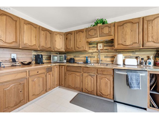 35255 LYNGSTAD HEIGHTS Ln, Astoria, OR 97103