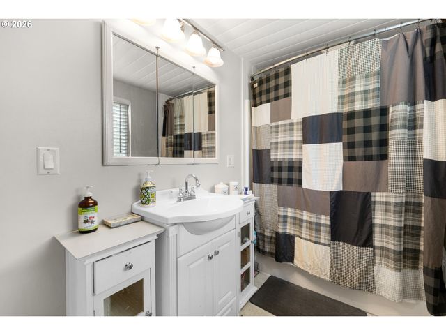 35255 LYNGSTAD HEIGHTS Ln, Astoria, OR 97103