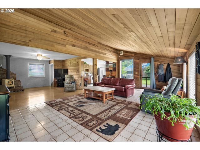 35255 LYNGSTAD HEIGHTS Ln, Astoria, OR 97103
