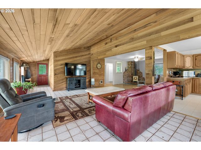 35255 LYNGSTAD HEIGHTS Ln, Astoria, OR 97103