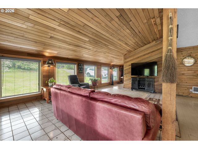 35255 LYNGSTAD HEIGHTS Ln, Astoria, OR 97103