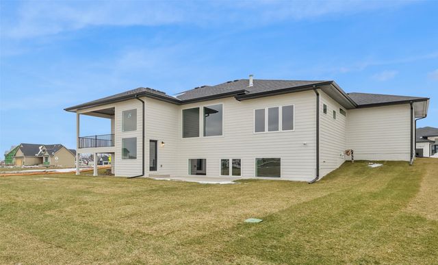 17418 North Valley Drive, Urbandale, IA 50323