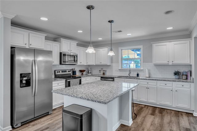 128 Sunny Point Loop, Central, SC 29630