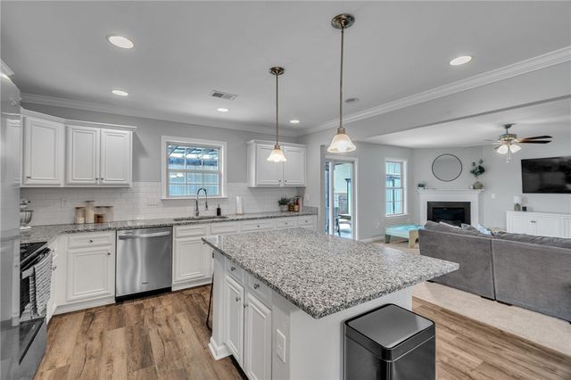 128 Sunny Point Loop, Central, SC 29630
