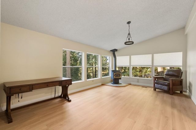 5819 Lynx Trl, Pollock Pines, CA 95726