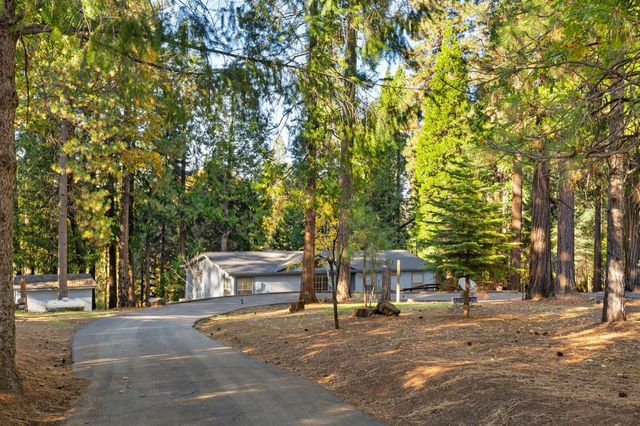 5819 Lynx Trl, Pollock Pines, CA 95726