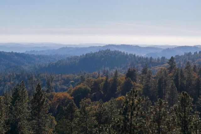 5819 Lynx Trl, Pollock Pines, CA 95726