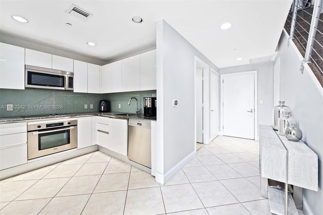 1050 Brickell Ave 1014, Miami, FL 33131