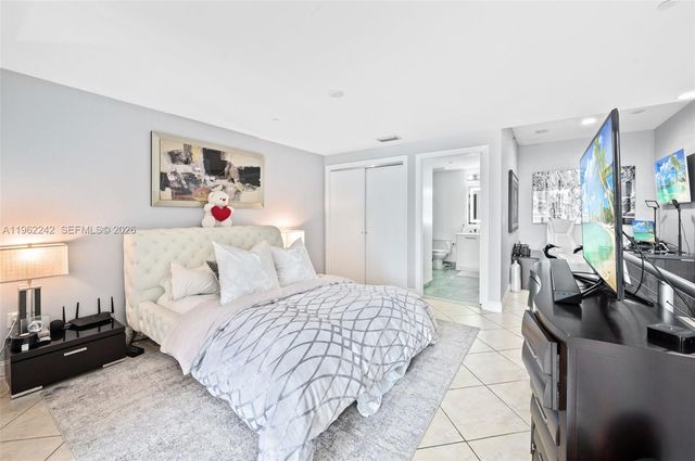 1050 Brickell Ave 1014, Miami, FL 33131