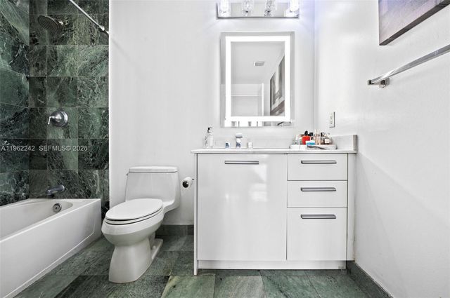 1050 Brickell Ave 1014, Miami, FL 33131