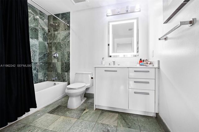 1050 Brickell Ave 1014, Miami, FL 33131