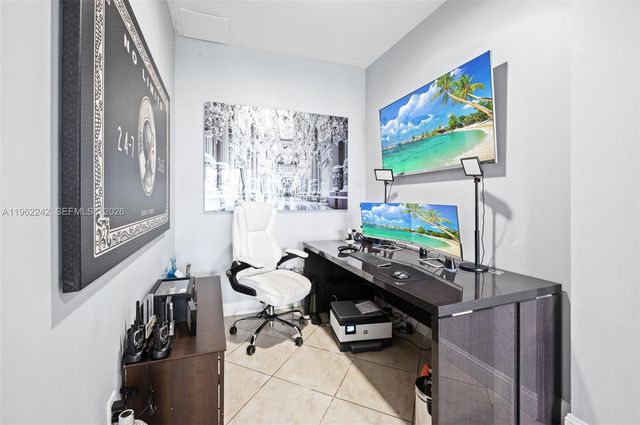 1050 Brickell Ave 1014, Miami, FL 33131