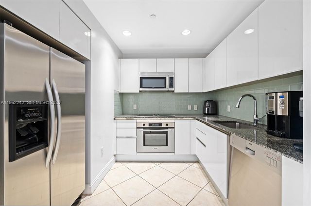 1050 Brickell Ave 1014, Miami, FL 33131