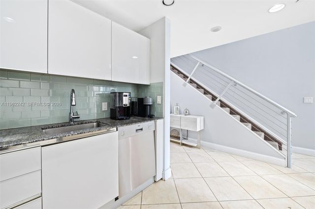 1050 Brickell Ave 1014, Miami, FL 33131