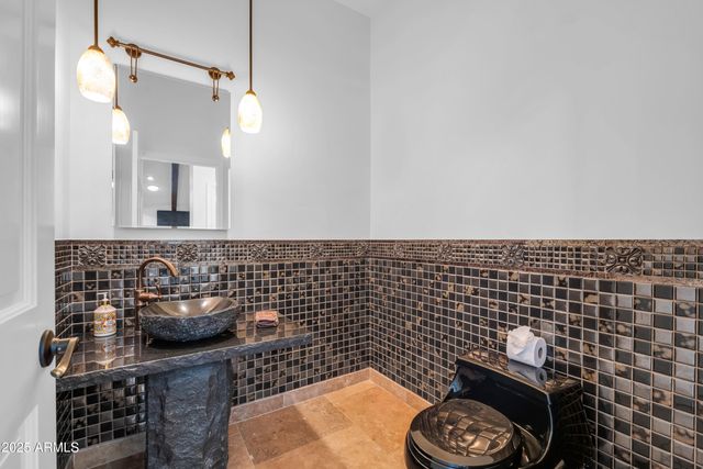 12234 S YAKI Court, Phoenix, AZ 85044