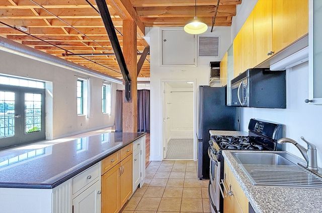 60 Dudley St 25, Chelsea, MA 02150