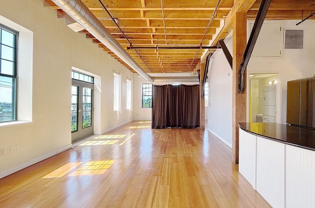 60 Dudley St 25, Chelsea, MA 02150