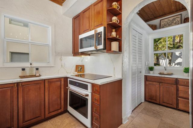 137 Edgewood Drive, West Palm Beach, FL 33405