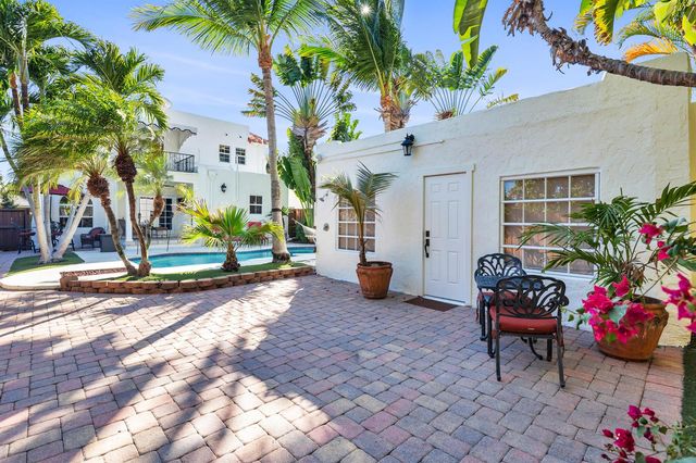 137 Edgewood Drive, West Palm Beach, FL 33405