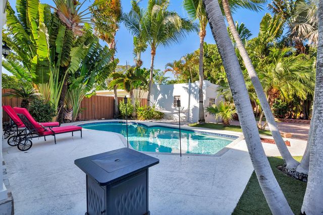 137 Edgewood Drive, West Palm Beach, FL 33405