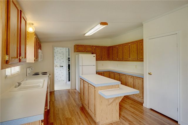 12541 Meadow Green Lane, Justin, TX 76247