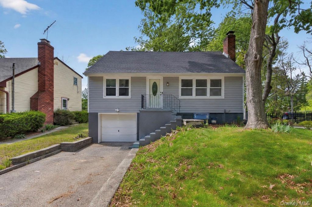 15 Bergen Court, Huntington Station, NY 11746 — exterior