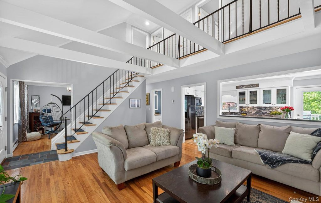 15 Bergen Court, Huntington Station, NY 11746 — photo 2