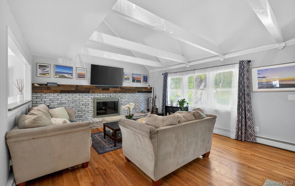 15 Bergen Court, Huntington Station, NY 11746 — photo 4