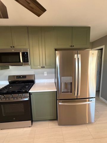 8500 W Carmen Avenue, Chicago, IL 60656