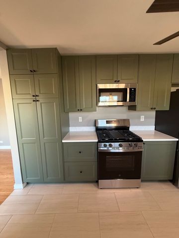 8500 W Carmen Avenue, Chicago, IL 60656