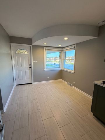 8500 W Carmen Avenue, Chicago, IL 60656