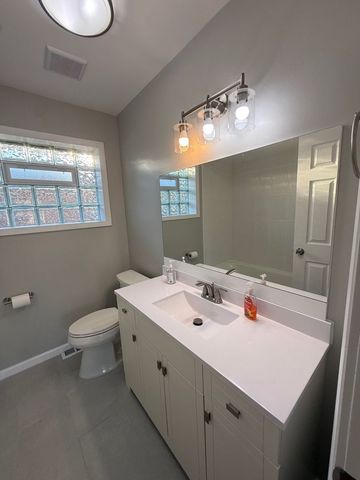 8500 W Carmen Avenue, Chicago, IL 60656