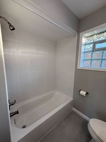 8500 W Carmen Avenue, Chicago, IL 60656