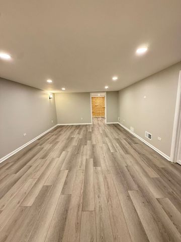 8500 W Carmen Avenue, Chicago, IL 60656