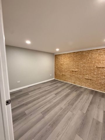 8500 W Carmen Avenue, Chicago, IL 60656