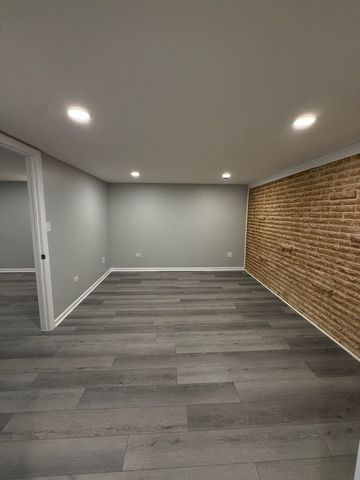 8500 W Carmen Avenue, Chicago, IL 60656