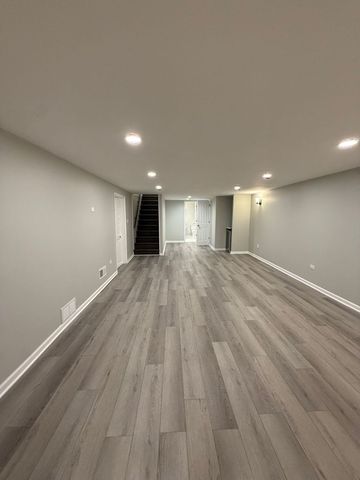 8500 W Carmen Avenue, Chicago, IL 60656