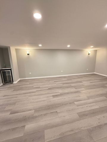 8500 W Carmen Avenue, Chicago, IL 60656