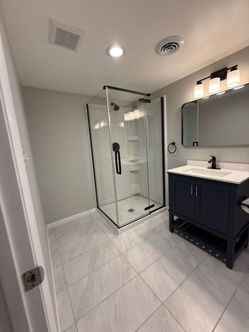 8500 W Carmen Avenue, Chicago, IL 60656