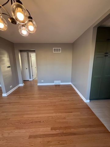 8500 W Carmen Avenue, Chicago, IL 60656